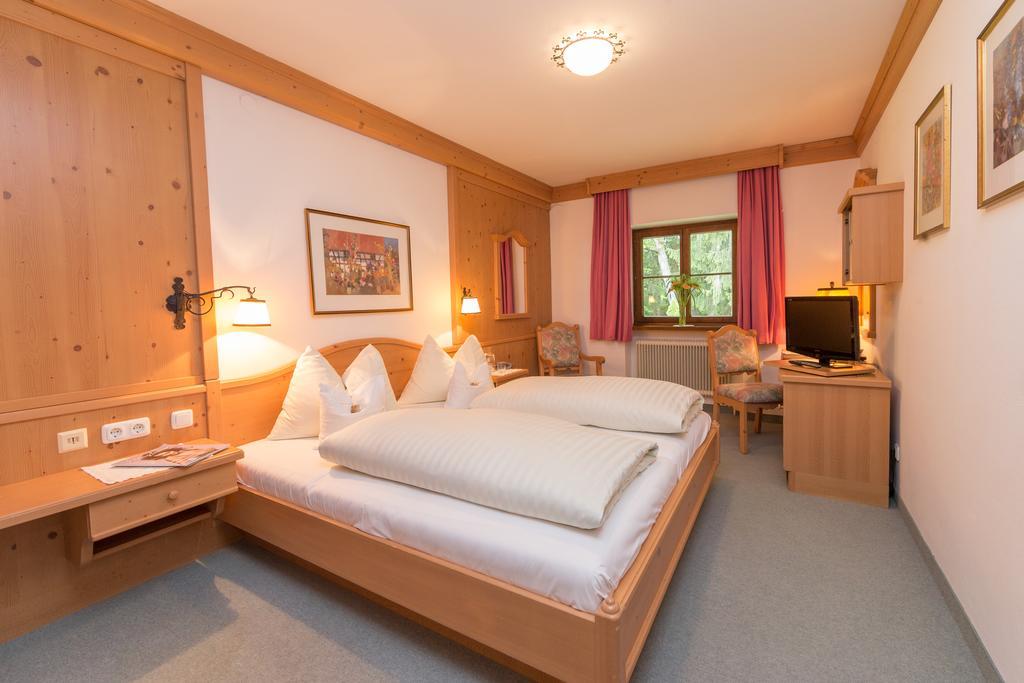 Der Erlhof Restaurant & Landhotel 젤암제 객실 사진
